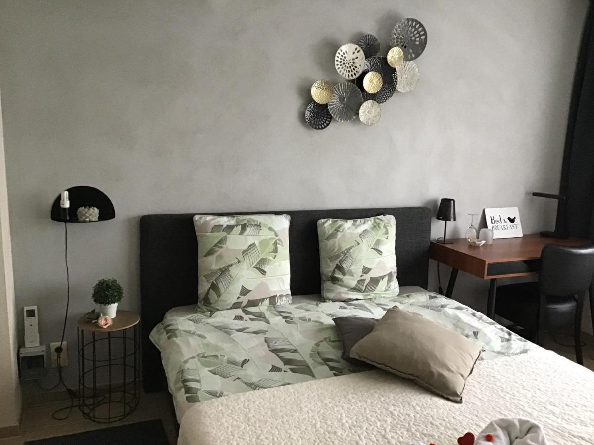 Guesthouse De Steenberg 2 x tweepersoonskamers met private kitchenette, grote badkamer, tuinzicht op de eerste verdieping Geel Buitenkant foto