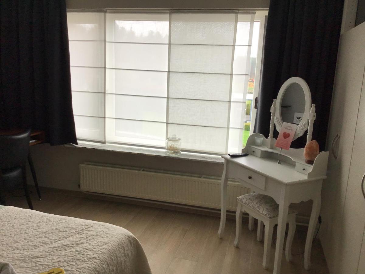 Guesthouse De Steenberg 2 x tweepersoonskamers met private kitchenette, grote badkamer, tuinzicht op de eerste verdieping Geel Buitenkant foto