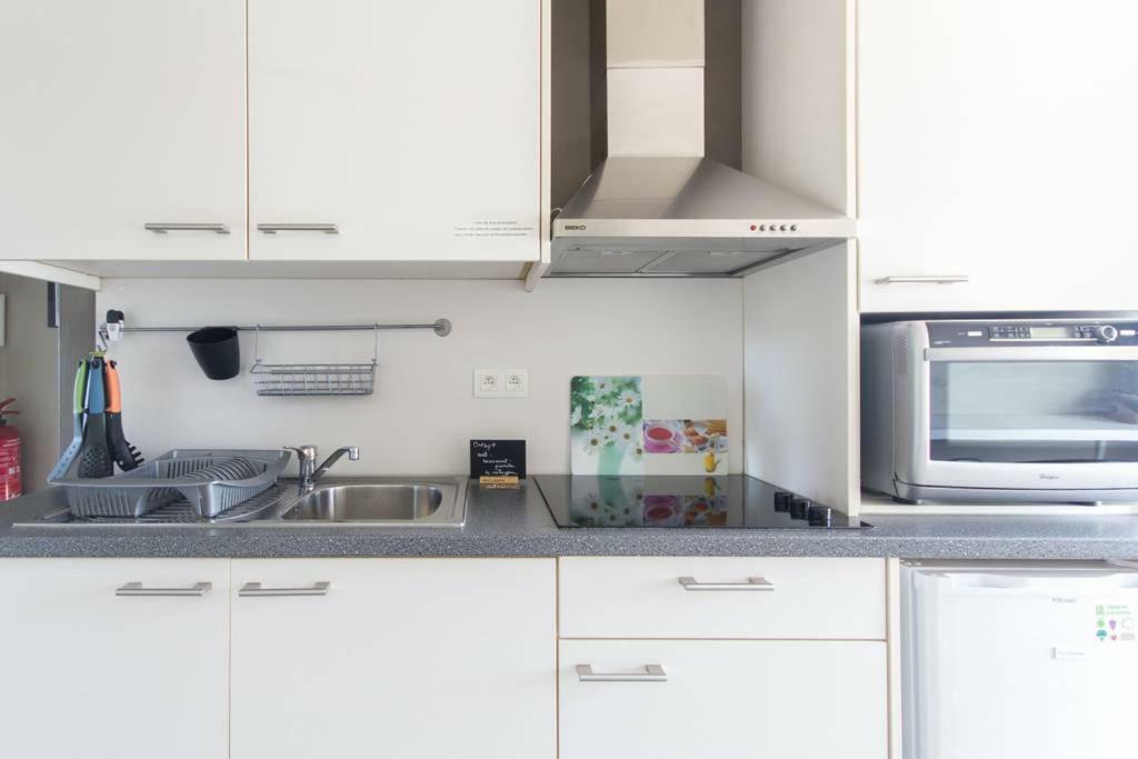 Guesthouse De Steenberg 2 x tweepersoonskamers met private kitchenette, grote badkamer, tuinzicht op de eerste verdieping Geel Buitenkant foto